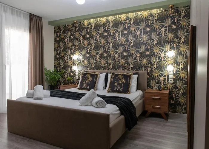 Stylishly Decorated House - Free Private Parking!