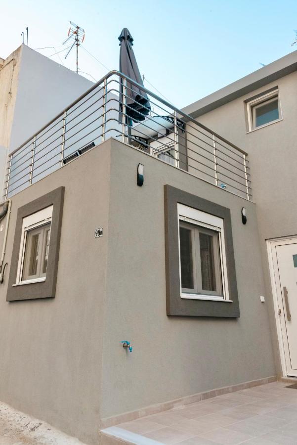Stylishly Decorated House - Free Private Parking! Apartment