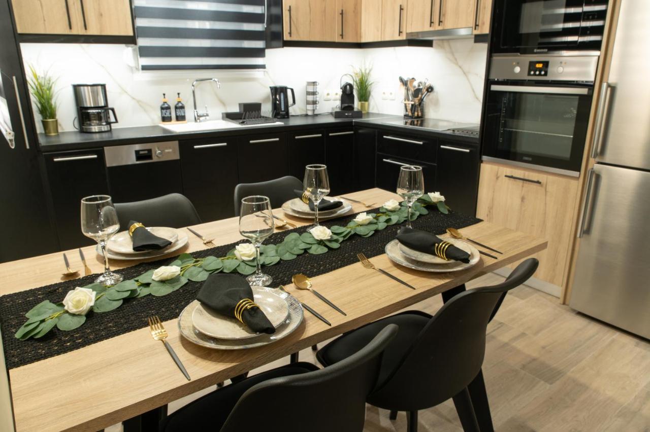 Stylishly Decorated House - Free Private Parking! Iraklio