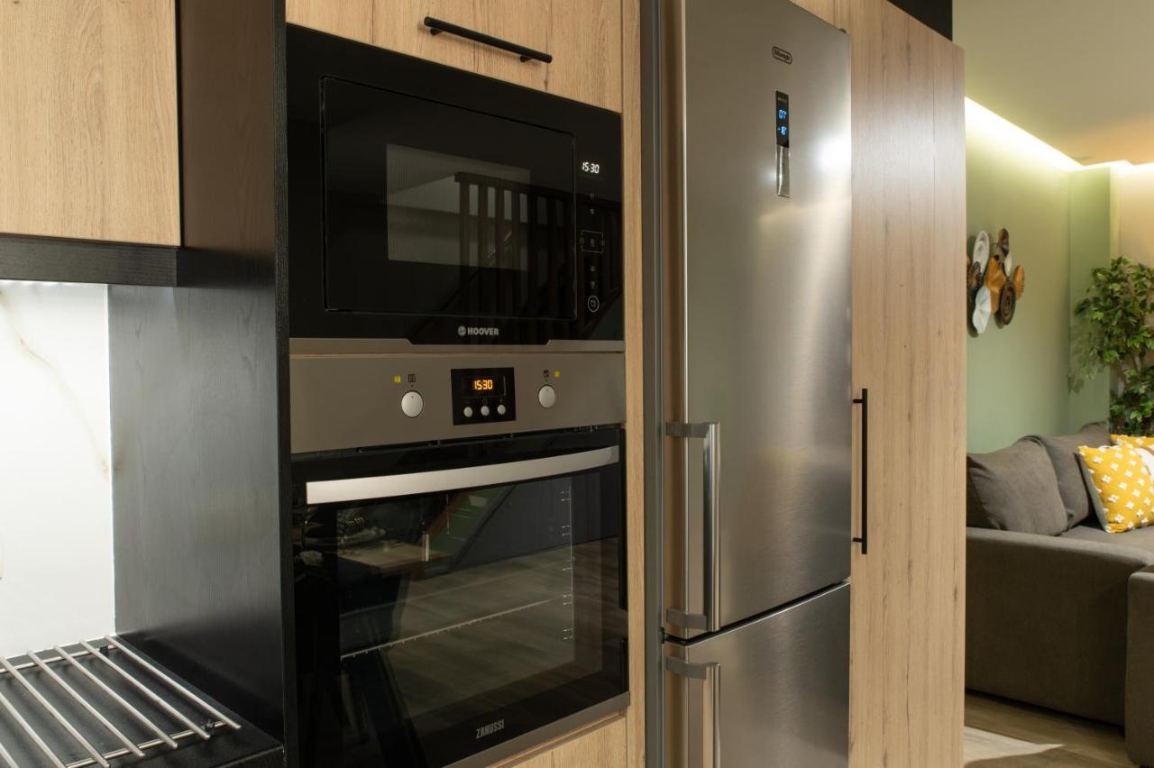 Stylishly Decorated House - Free Private Parking! Apartment *
