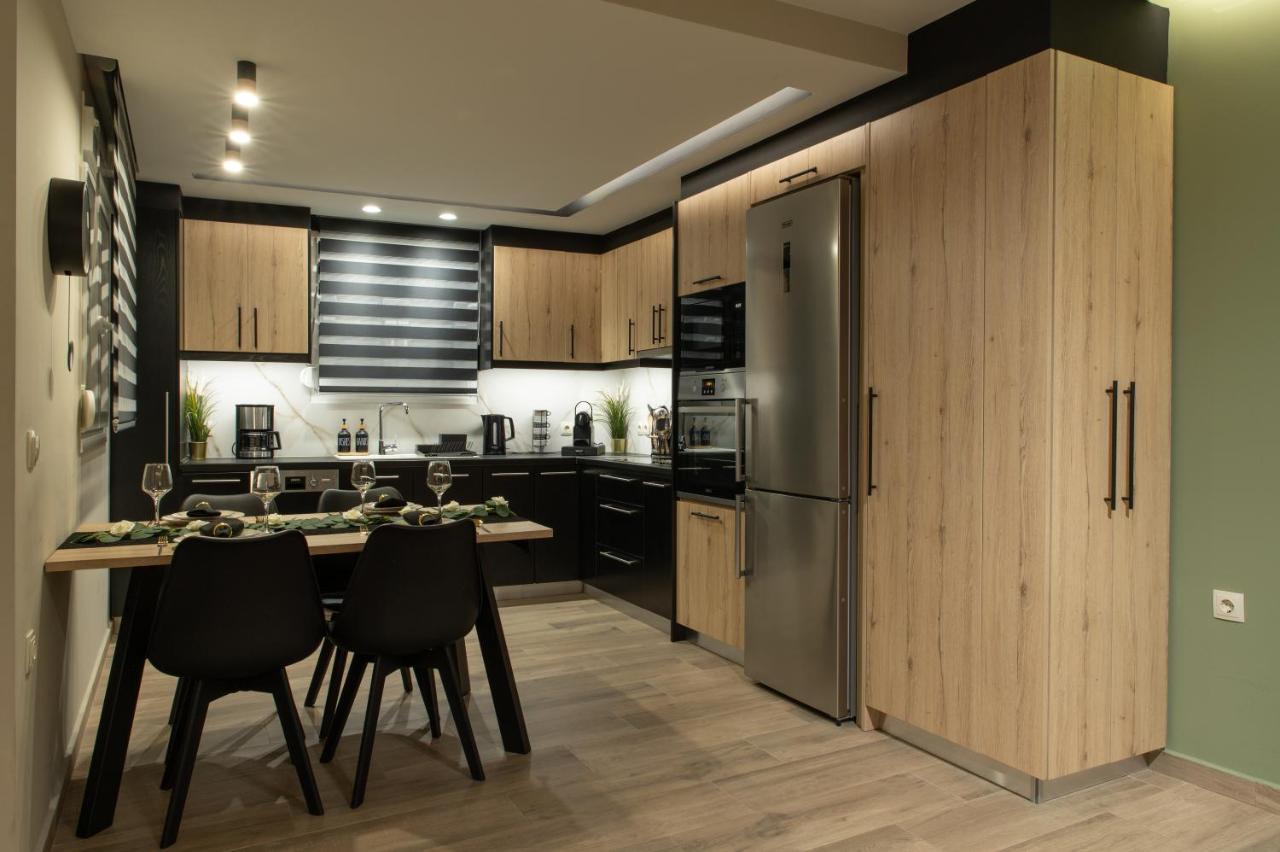 Stylishly Decorated House - Free Private Parking! *
