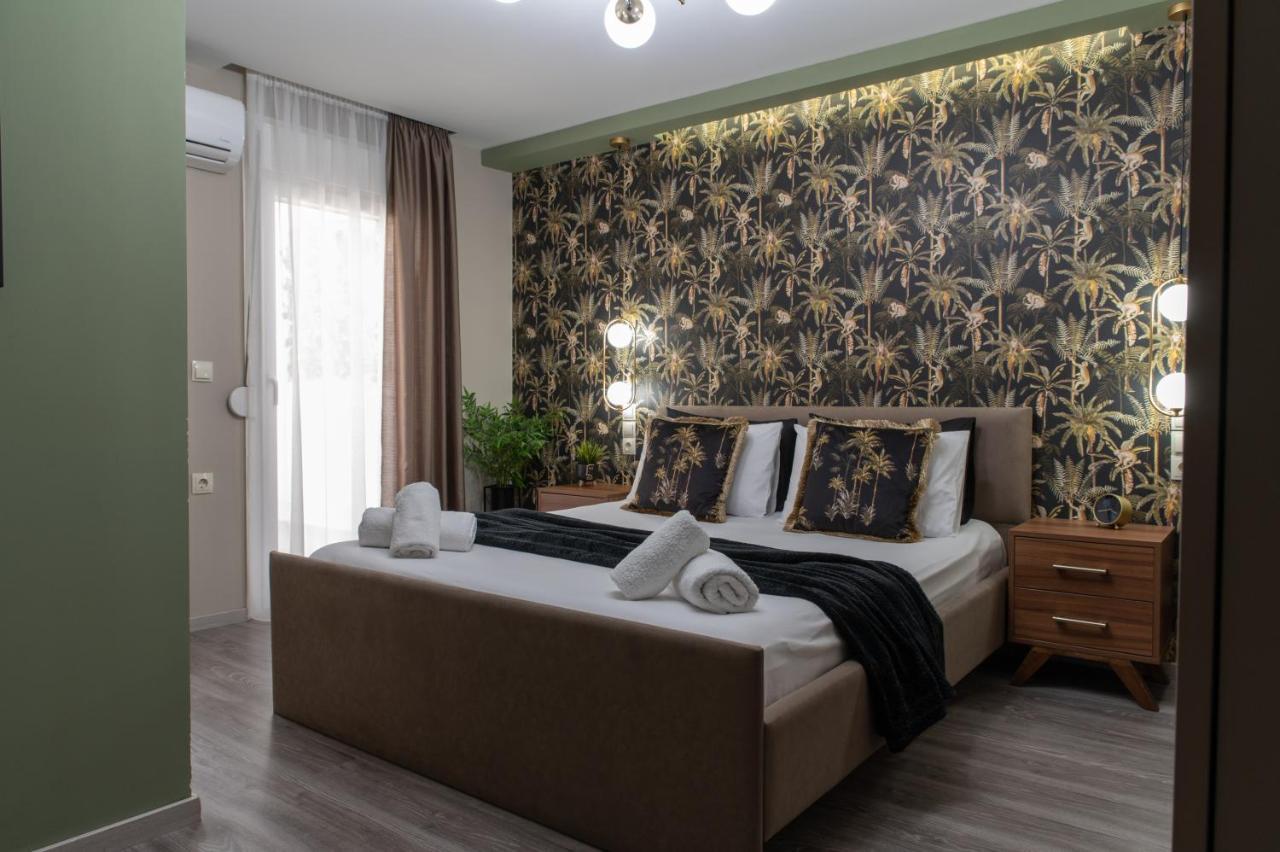 Stylishly Decorated House - Free Private Parking!